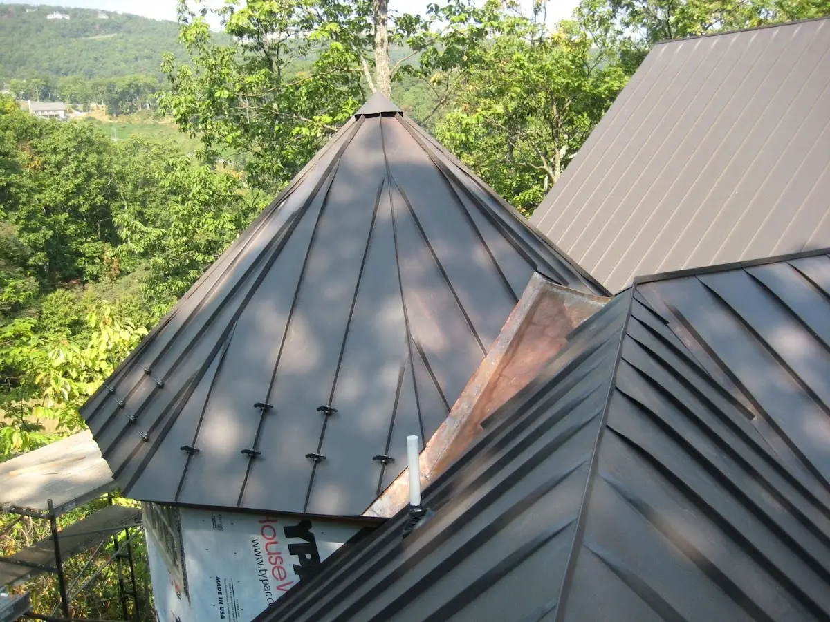 Professional Gutter Cleaning by Craftsman Roofing in Treelake
